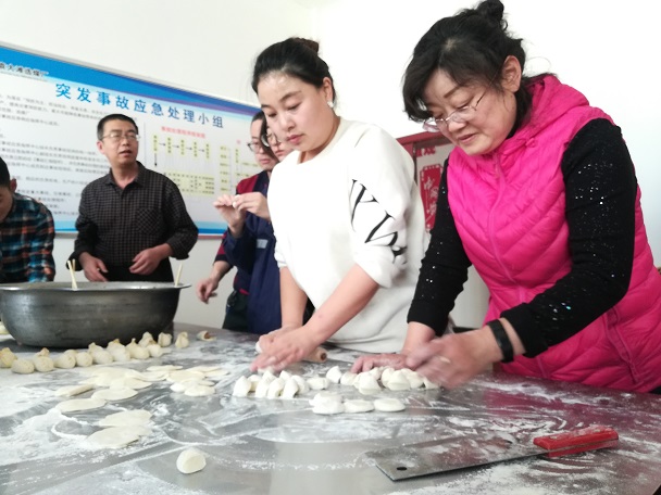 1613466596126967.jpeg 包饺子.jpg