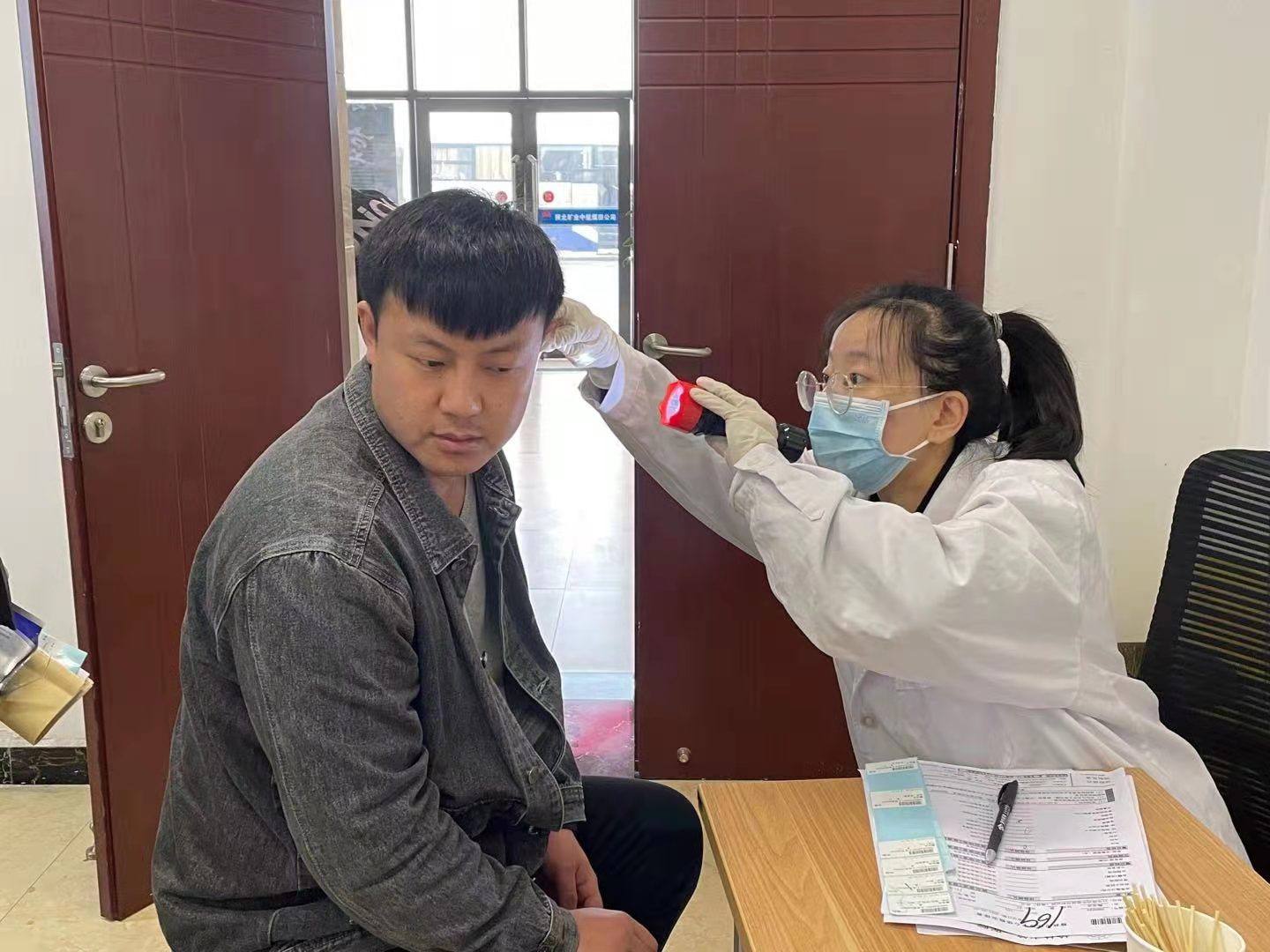 1618360917797842.jpeg 为职工进行健全查抄.jpg