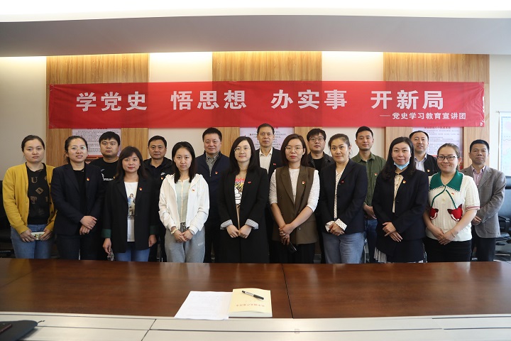 1619506335408078.jpeg 一支部党员合影.jpg