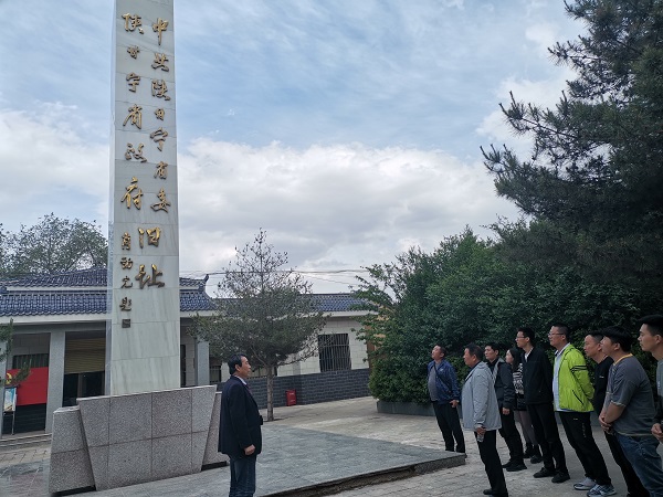 邹妍.jpg