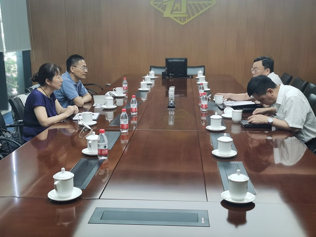1664329356913496.jpeg 在郑州煤机综机设备有限公司跟进液压支架的出产进度(李敏拍摄).jpg