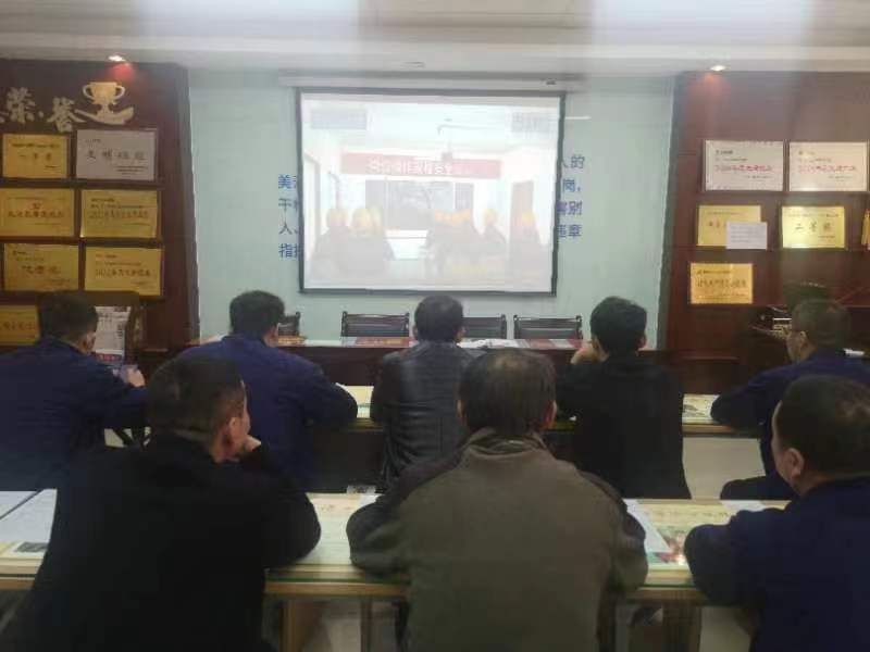 旁观警示教育片，党鑫摄.jpg