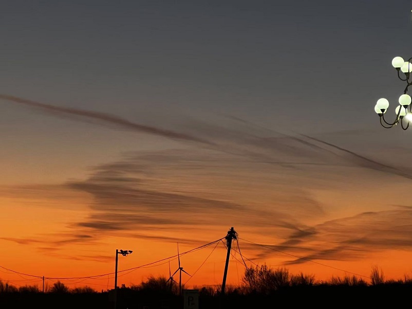 1729669832374291.jpeg 图二 888腾博会晚霞 智能化治理办公室 张贵轩.jpg